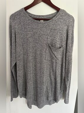 Old Navy Gray Long-Sleeve Pocket Tee